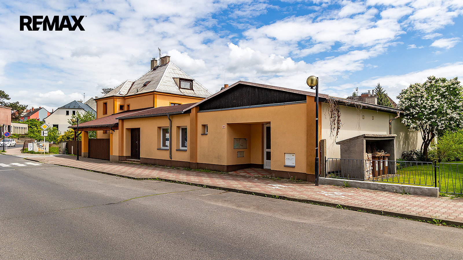 Prodej komerčního objektu (jiného typu) 196 m²