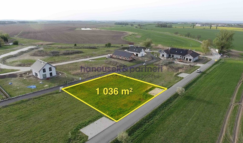 Prodej stavebního pozemku 1 036 m², Divec – fotka 1 z 11