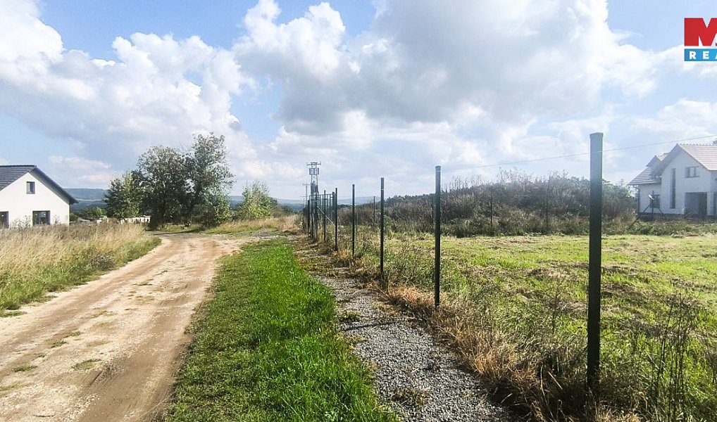 Prodej stavebního pozemku 900 m², Milostín – náhled fotky 3