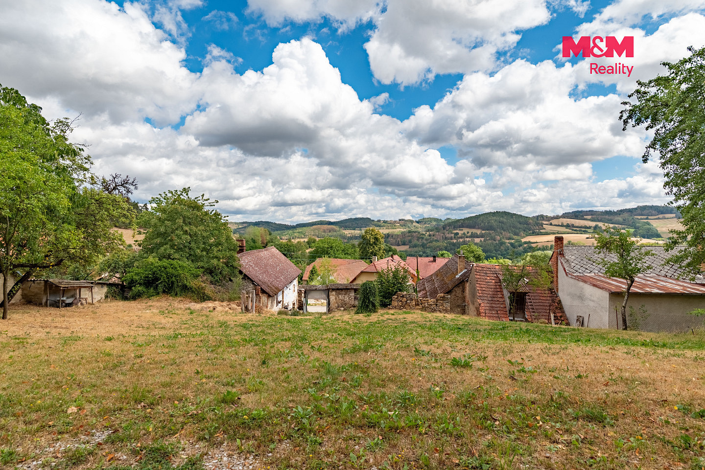 Prodej stavebního pozemku 1 676 m² – fotografie 2