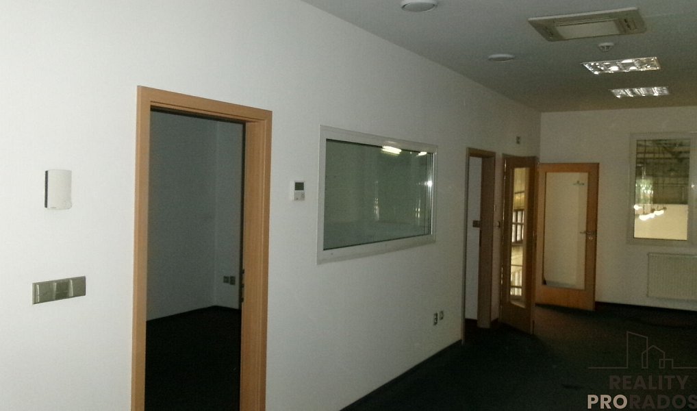 Pronájem skladovacích prostor 900 m², Brno – náhled fotky 5