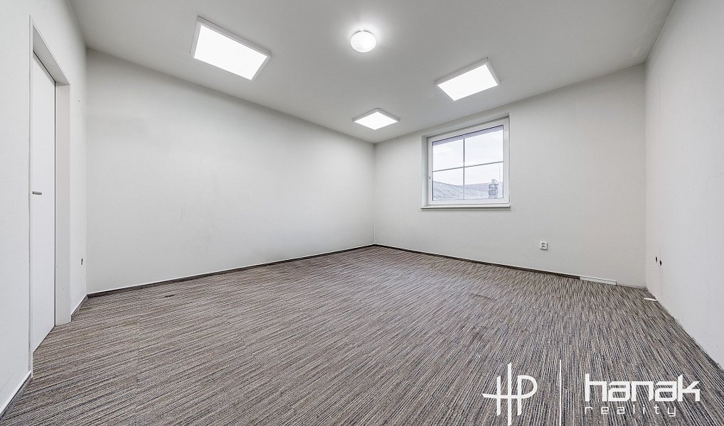 Prodej obchodních prostor 521 m², Náklo – náhled fotky 21