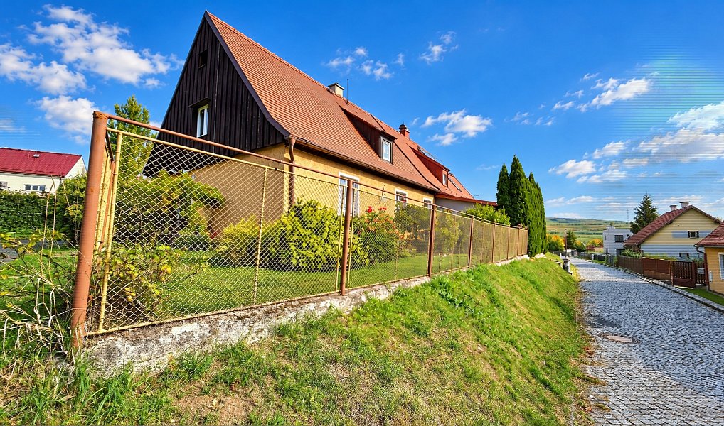Prodej domu 151 m² s pozemkem 771 m², Žlutice – náhled fotky 2