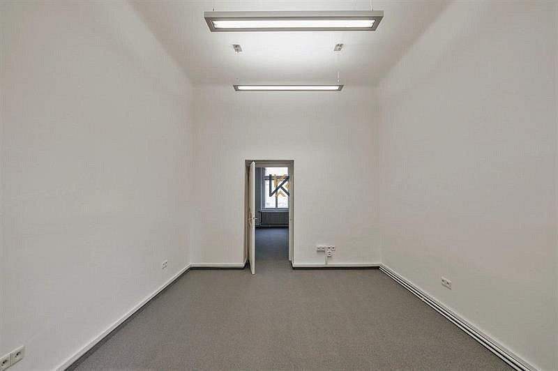Pronájem kanceláře 228 m² – fotografie 5