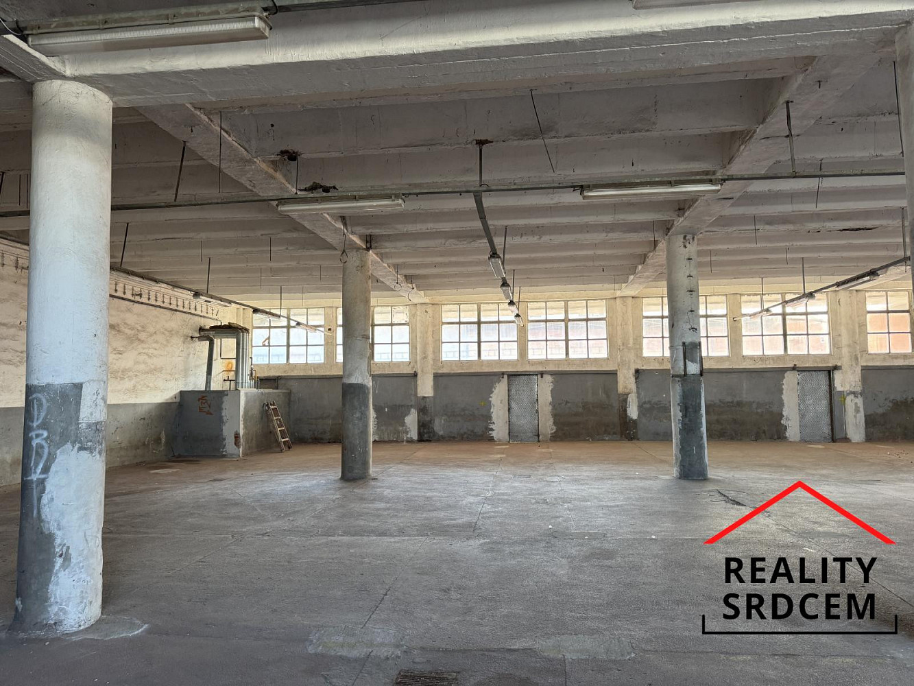 Pronájem výrobních prostor 855 m² – fotografie 3