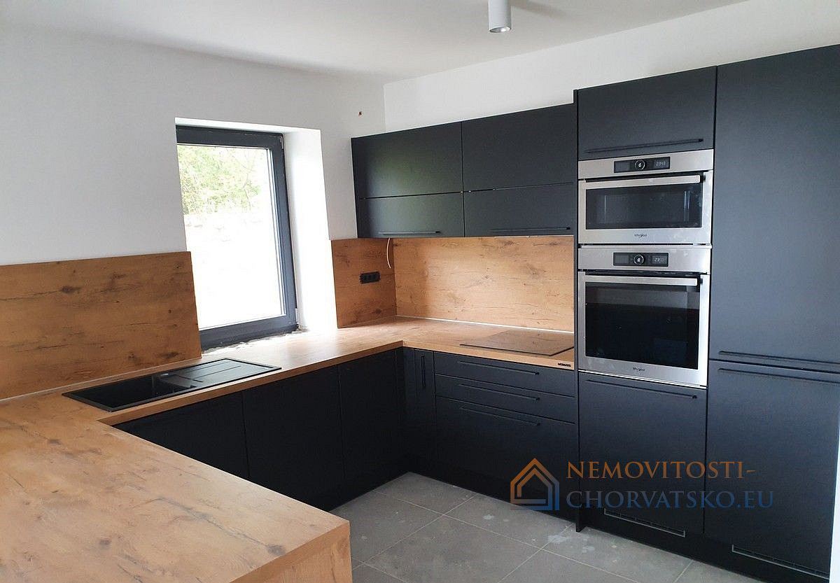 Prodej domu 239 m² s pozemkem 1 337 m² - Vista 2