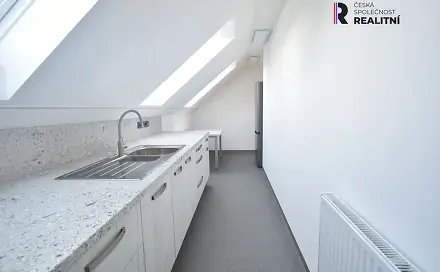 Pronájem bytu 3+1 77 m², Pod Mlýnem, Zlín - Příluky