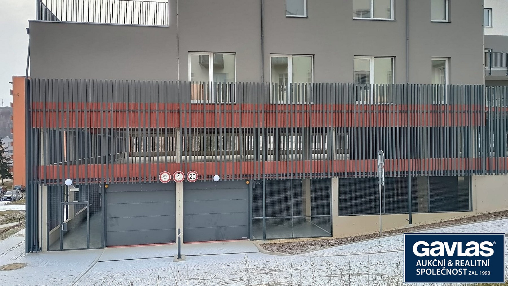 Pronájem garážového stání a garáže - Beroun-Město, Nepilova ul. – fotografie 2