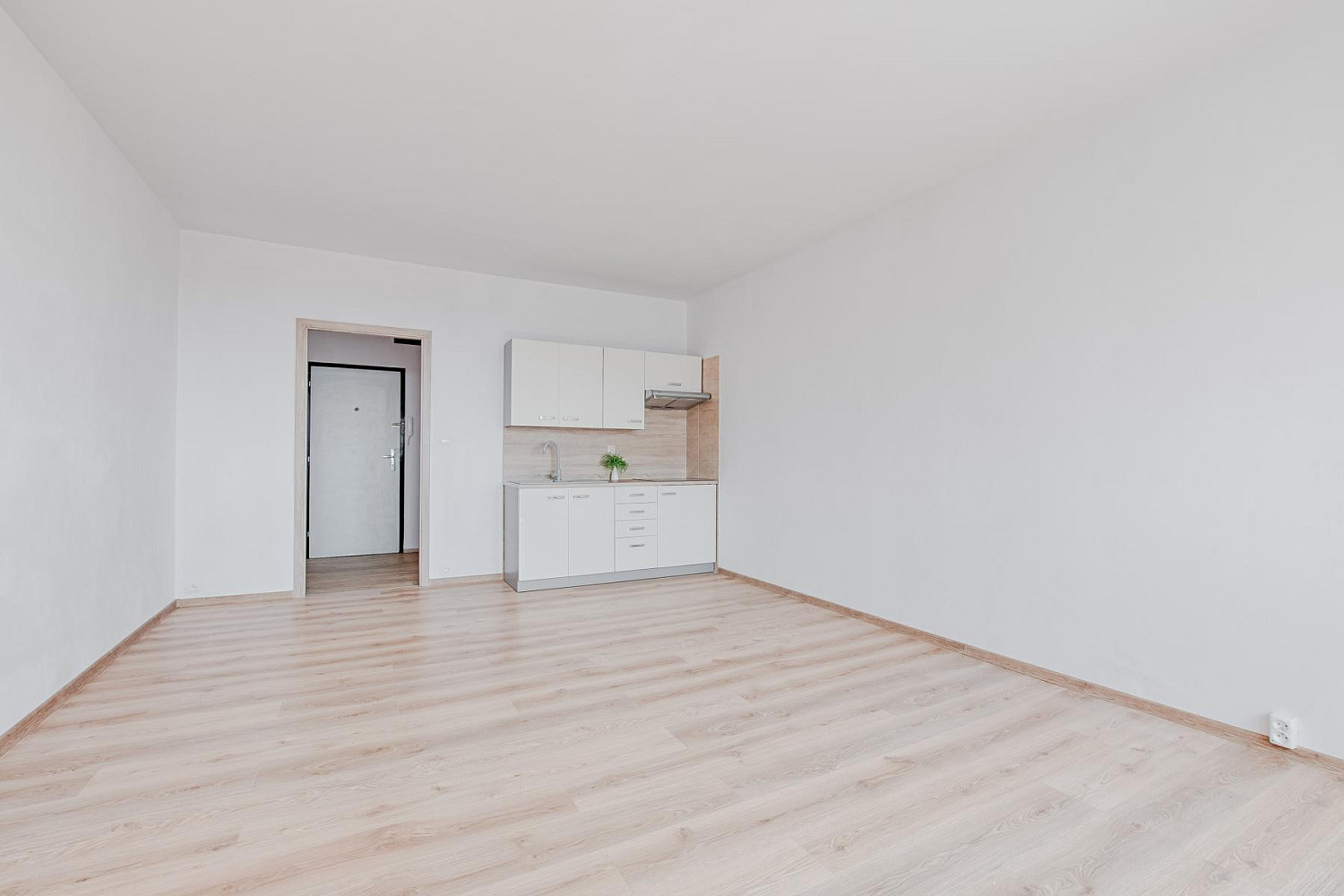 Pronájem bytu 1+kk 33 m² – fotografie 3