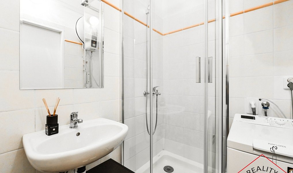 Prodej bytu 2+kk 44 m², Praha – náhled fotky 3