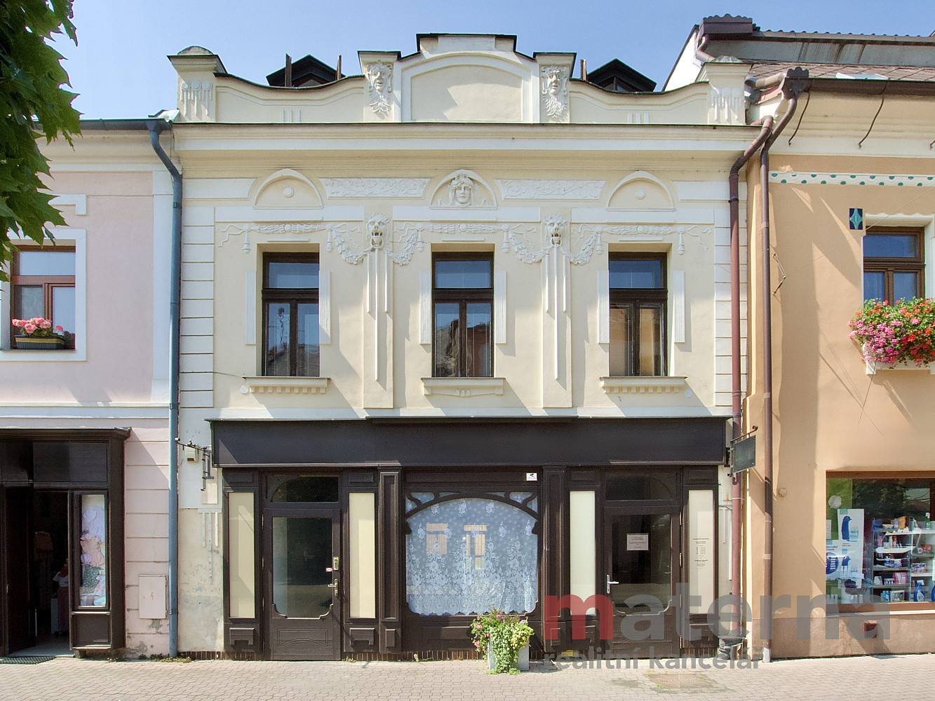 Prodej nájemního domu, činžáku 328 m²