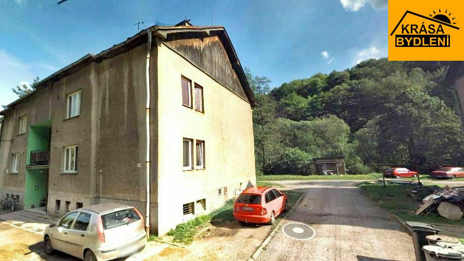 Prodej spoluvlastnického podílu k bytovému domu a garáži v hoštejně — photo 3