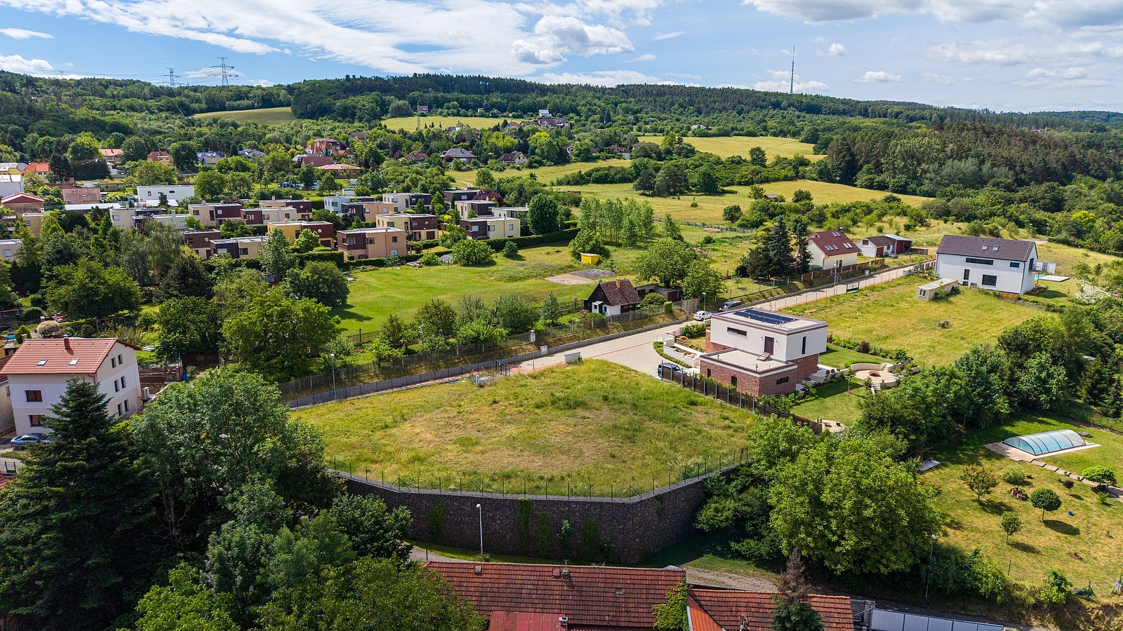Prodej stavebního pozemku 2 214 m²