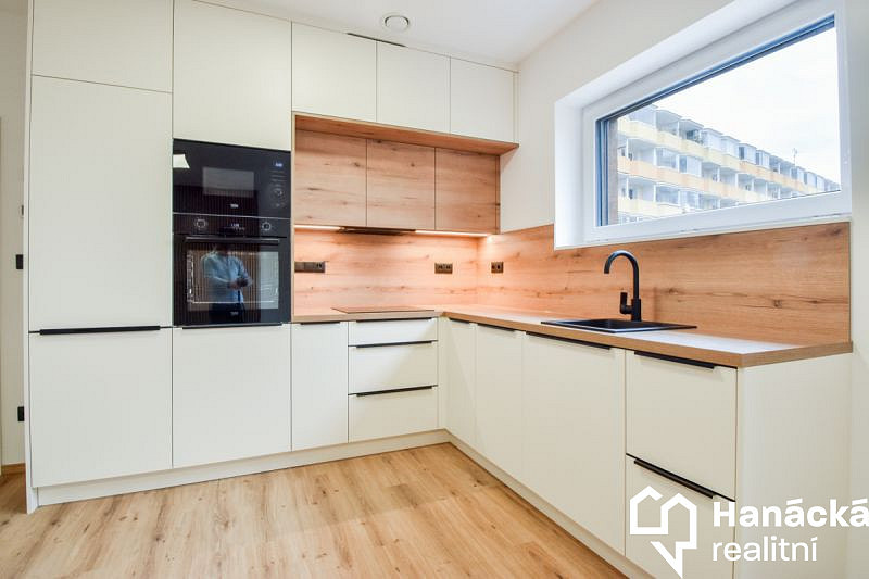 Pronájem bytu 2+kk 61 m² – pohled 3