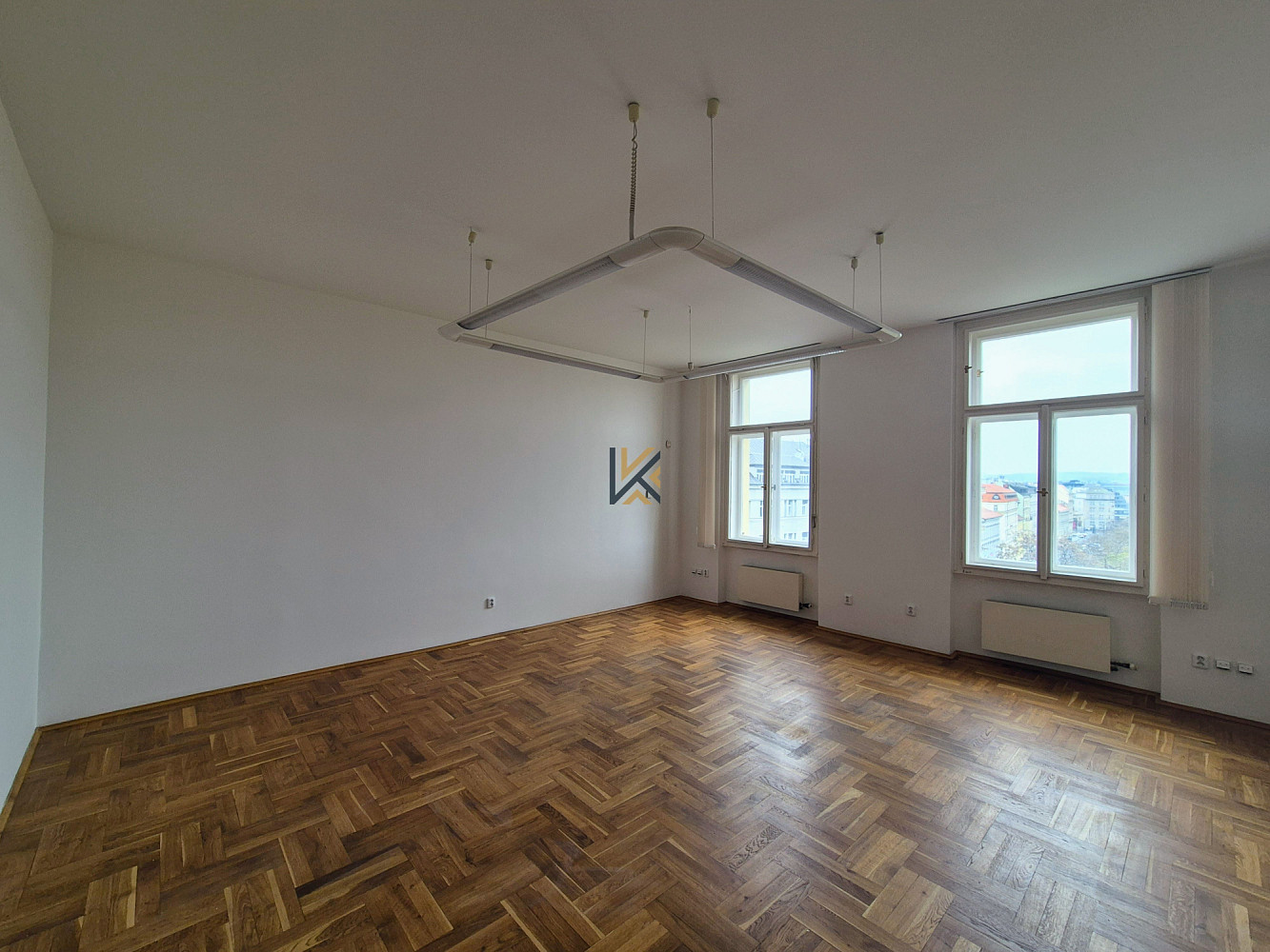 Pronájem kanceláře 90 m² – fotografie 3