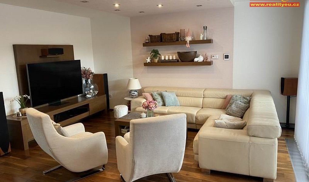Prodej domu 390 m² s pozemkem 4 324 m², Loštice – náhled fotky 6