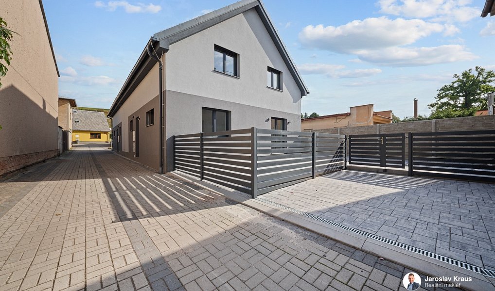 Prodej domu 134 m² s pozemkem 176 m², Nová Paka – náhled fotky 2