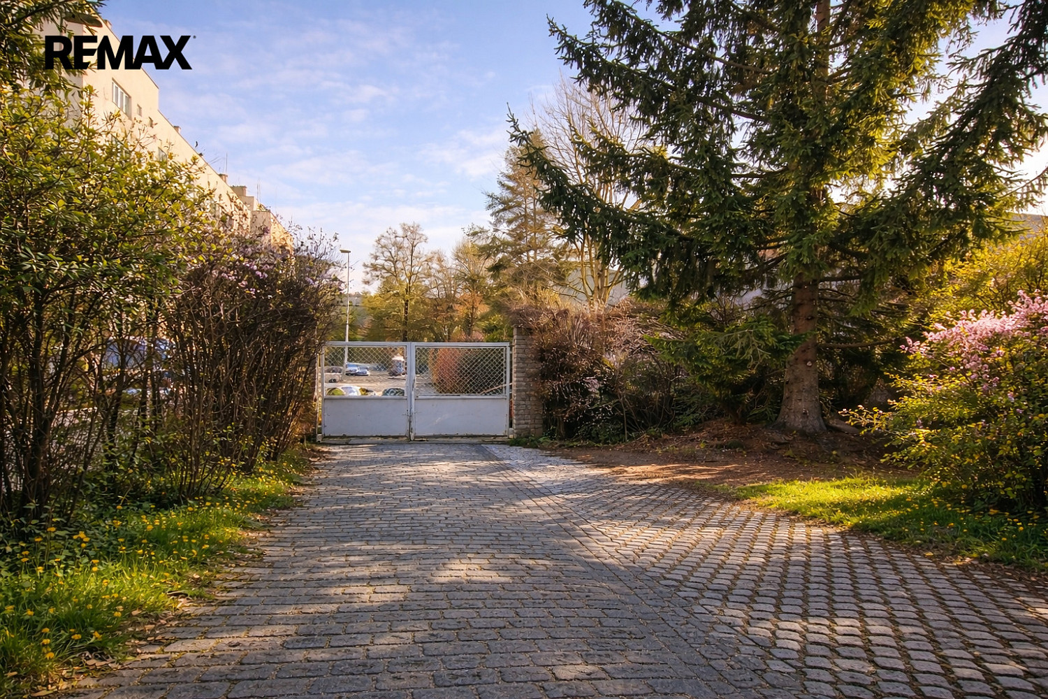 Prodej garáže 16,7 m2, praha 6 břevnov, ul. nad kajetánkou — photo 2