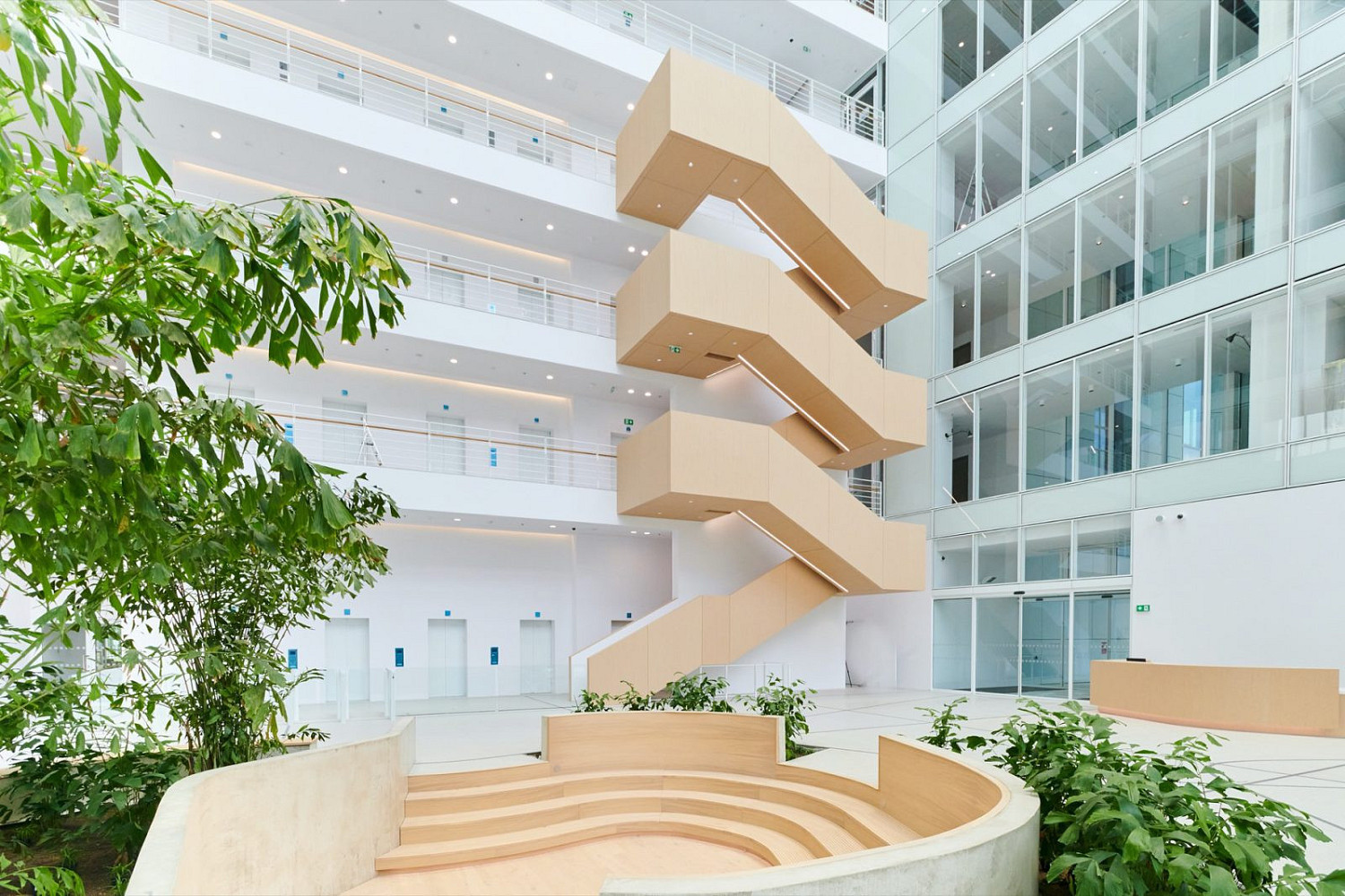 Pronájem kanceláře 417 m² – fotografie 2