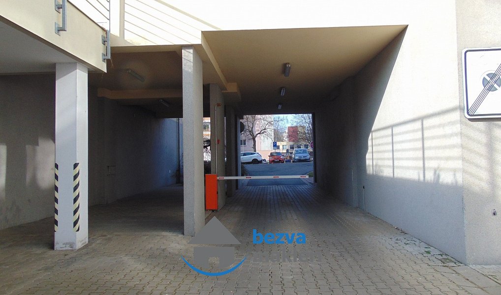 Pronájem garážové stání, 11 m2 - Pardubice, Pardubice – náhled fotky 4