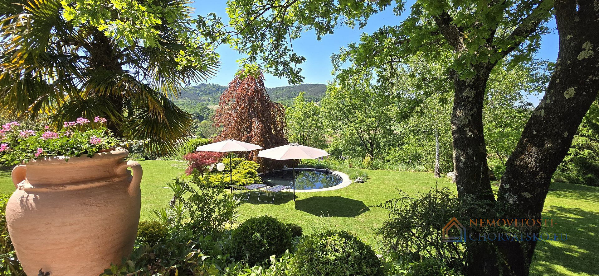 Prodej domu 200 m² s pozemkem 3 517 m² - Widok 2