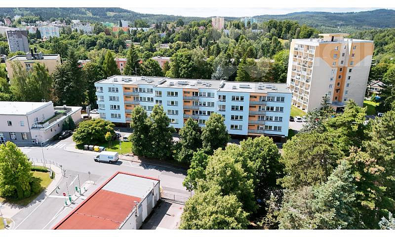 Samostatná garáž přímo v bytovém domě jablonec nad nisou — photo 5
