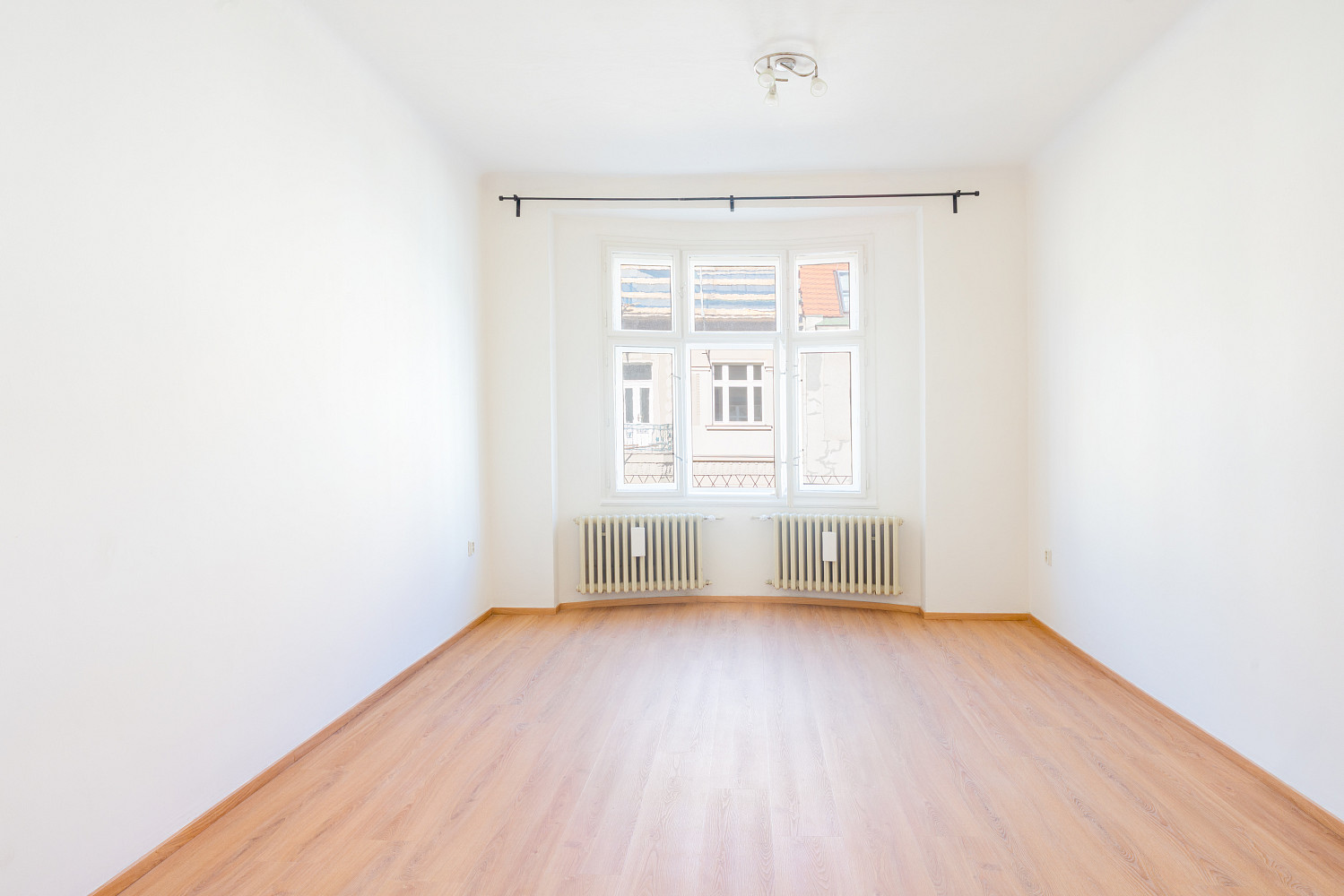 Pronájem bytu 1+1 63 m² — photo 4
