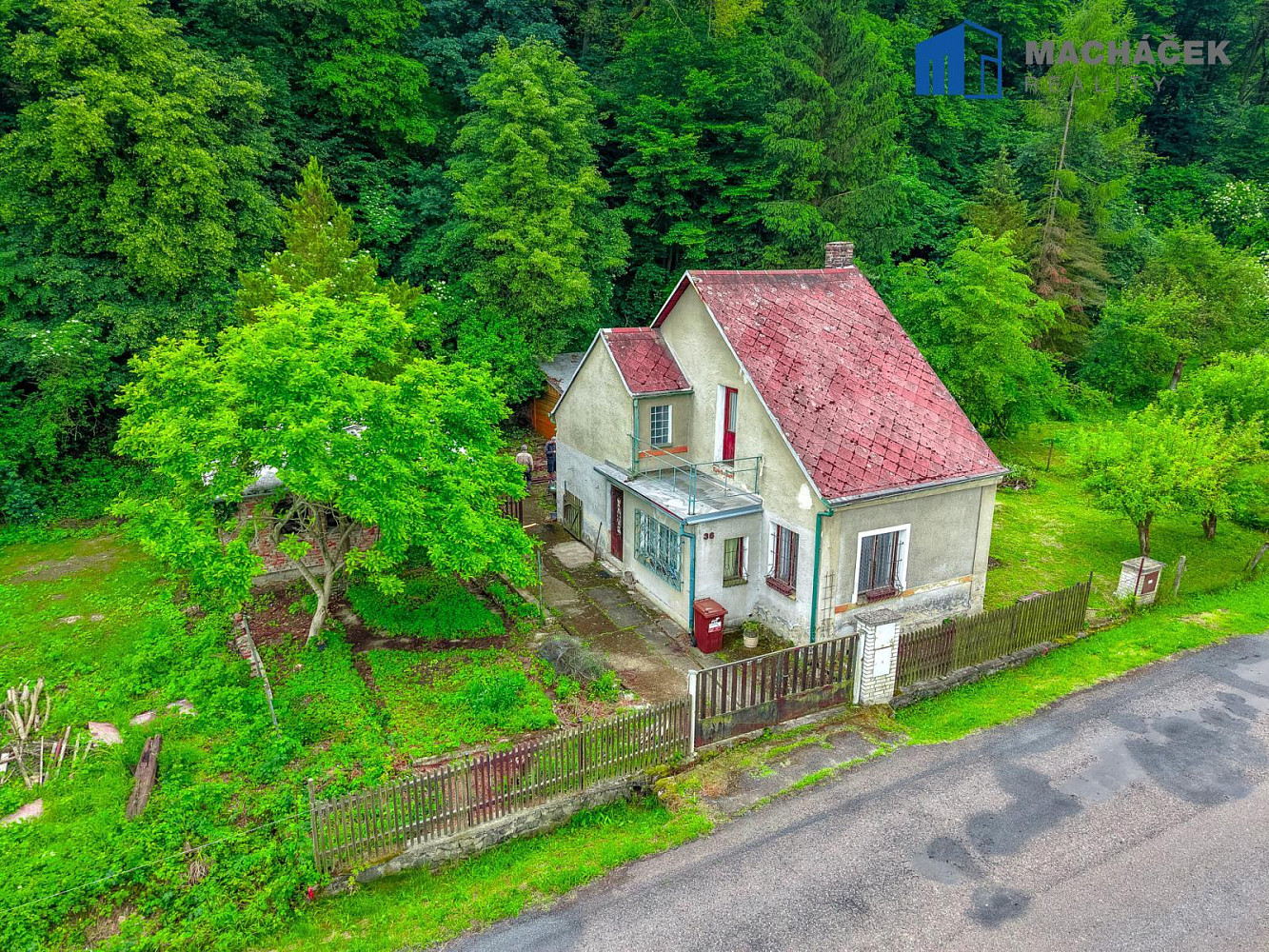 Prodej domu 80 m² s pozemkem 2 349 m²