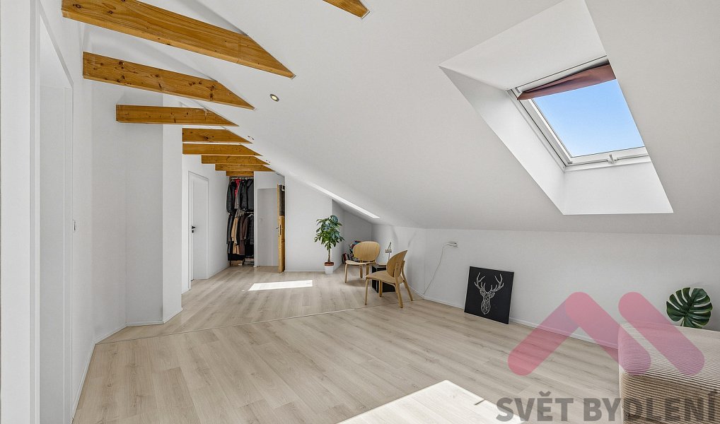 Prodej domu 300 m² s pozemkem 1 066 m², Tehov – náhled fotky 23