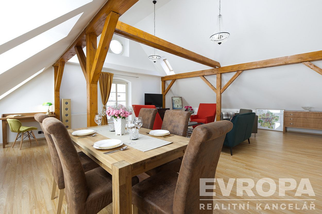 Pronájem bytu 3+1 95 m² - Widok 3