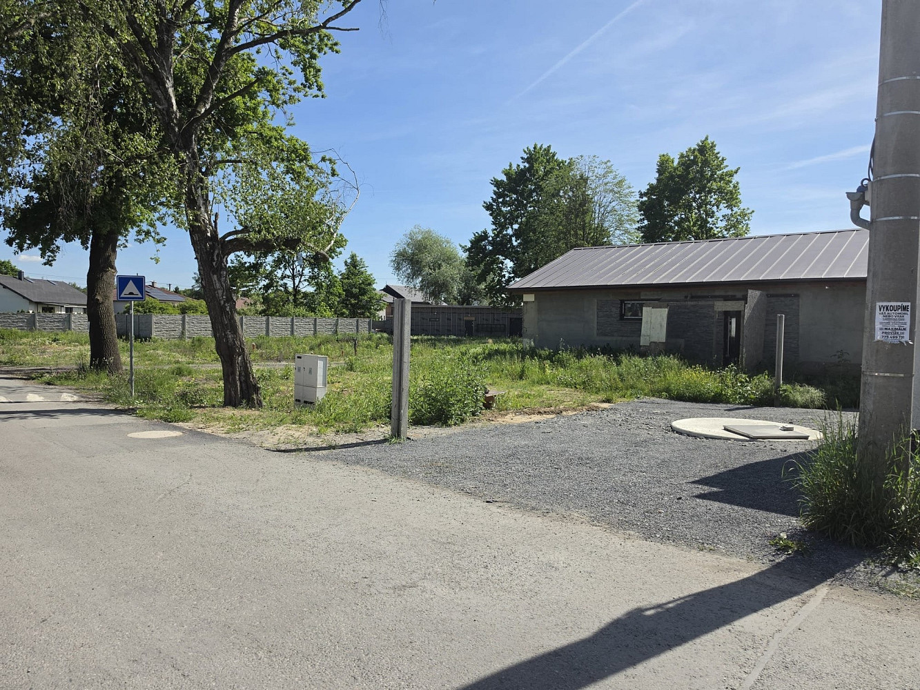 Prodej stavebního pozemku 2 383 m² – další
