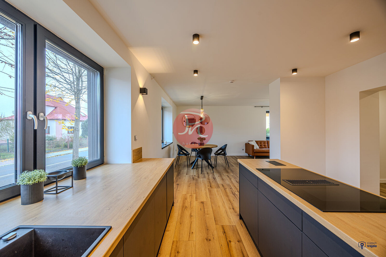 Pronájem domu 194 m² s pozemkem 1 000 m² – fotografie 2