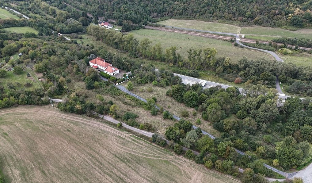 Prodej komerčního pozemku 23 750 m², Beroun – náhled fotky 2