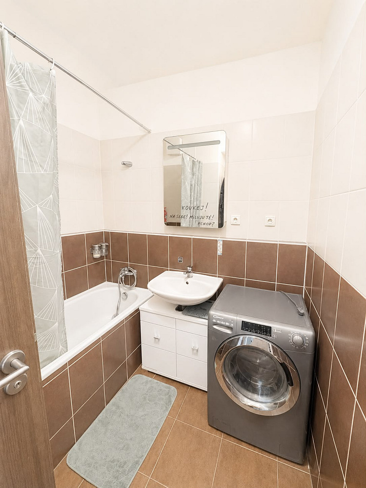 Pronájem bytu 2+kk 50 m² — photo 4