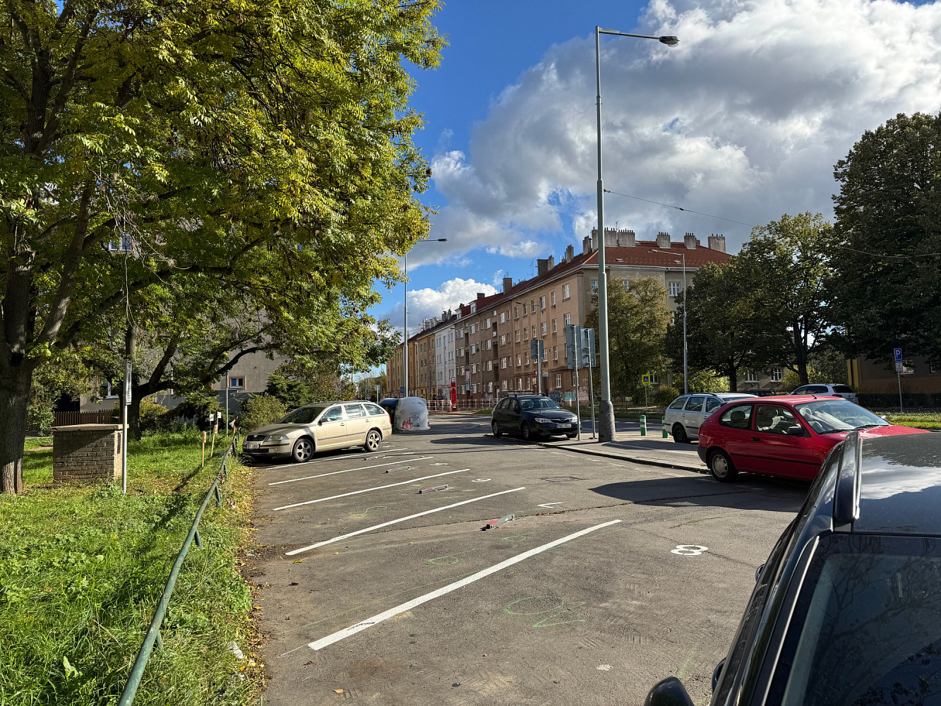 Praha, Černokostelecká, parkovací stání pronájem