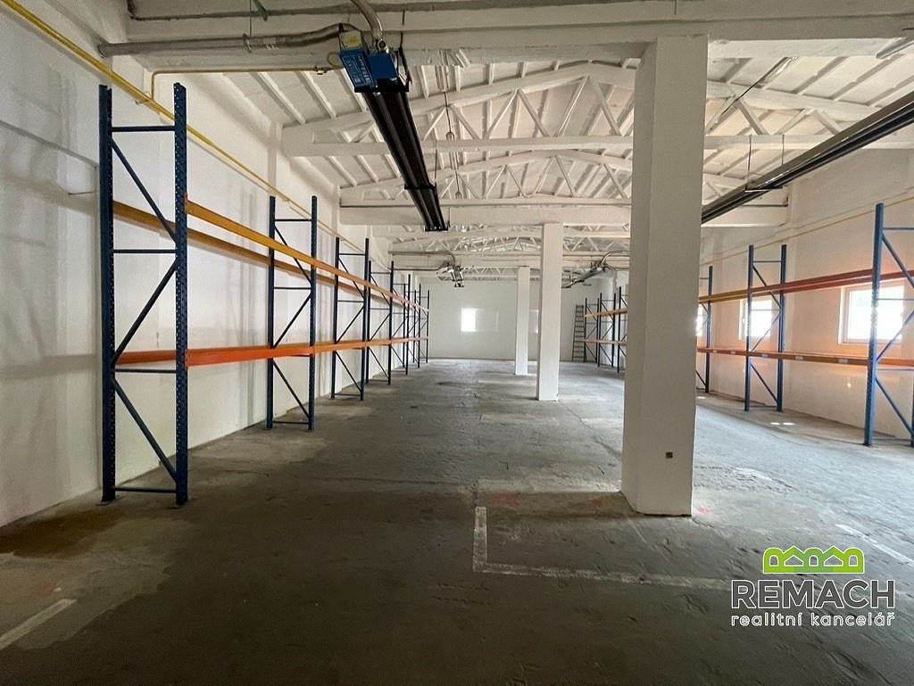 Pronájem skladovacích prostor 300 m² – fotografie 4