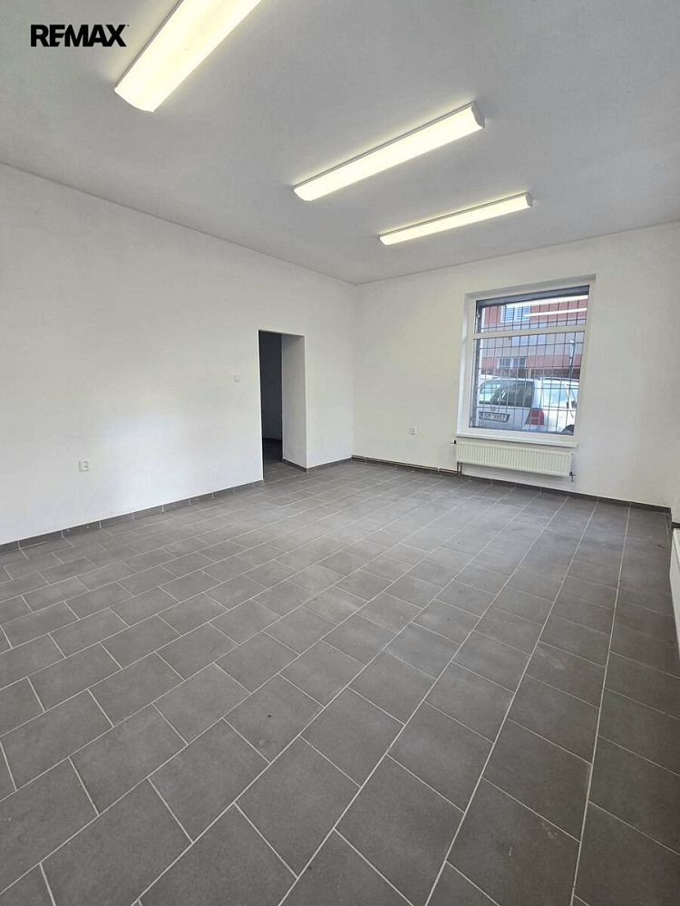 Pronájem obchodních prostor 80 m² – fotografie 2