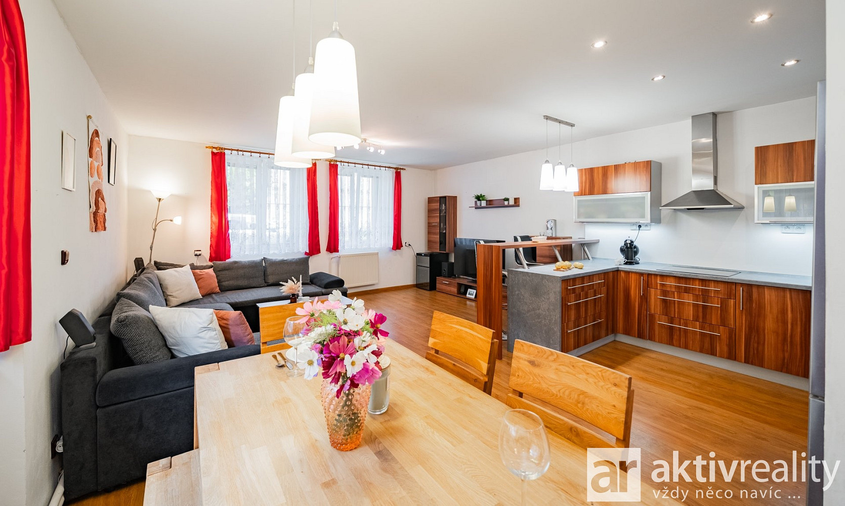 Prodej domu 257 m² s pozemkem 904 m² – fotografie 3