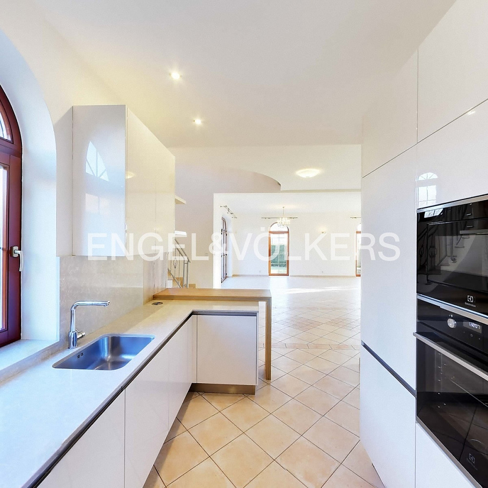 Pronájem domu 243 m² s pozemkem 718 m² – pohled 6
