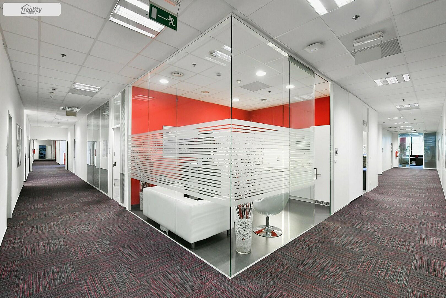 Pronájem kanceláře 340 m² — photo 3