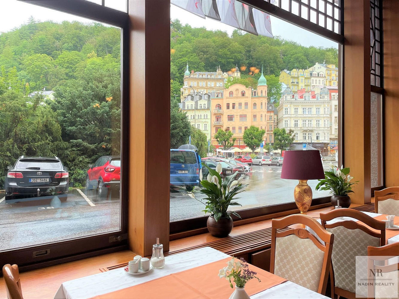 Pronájem obchodních prostor 241 m² – pohled 2