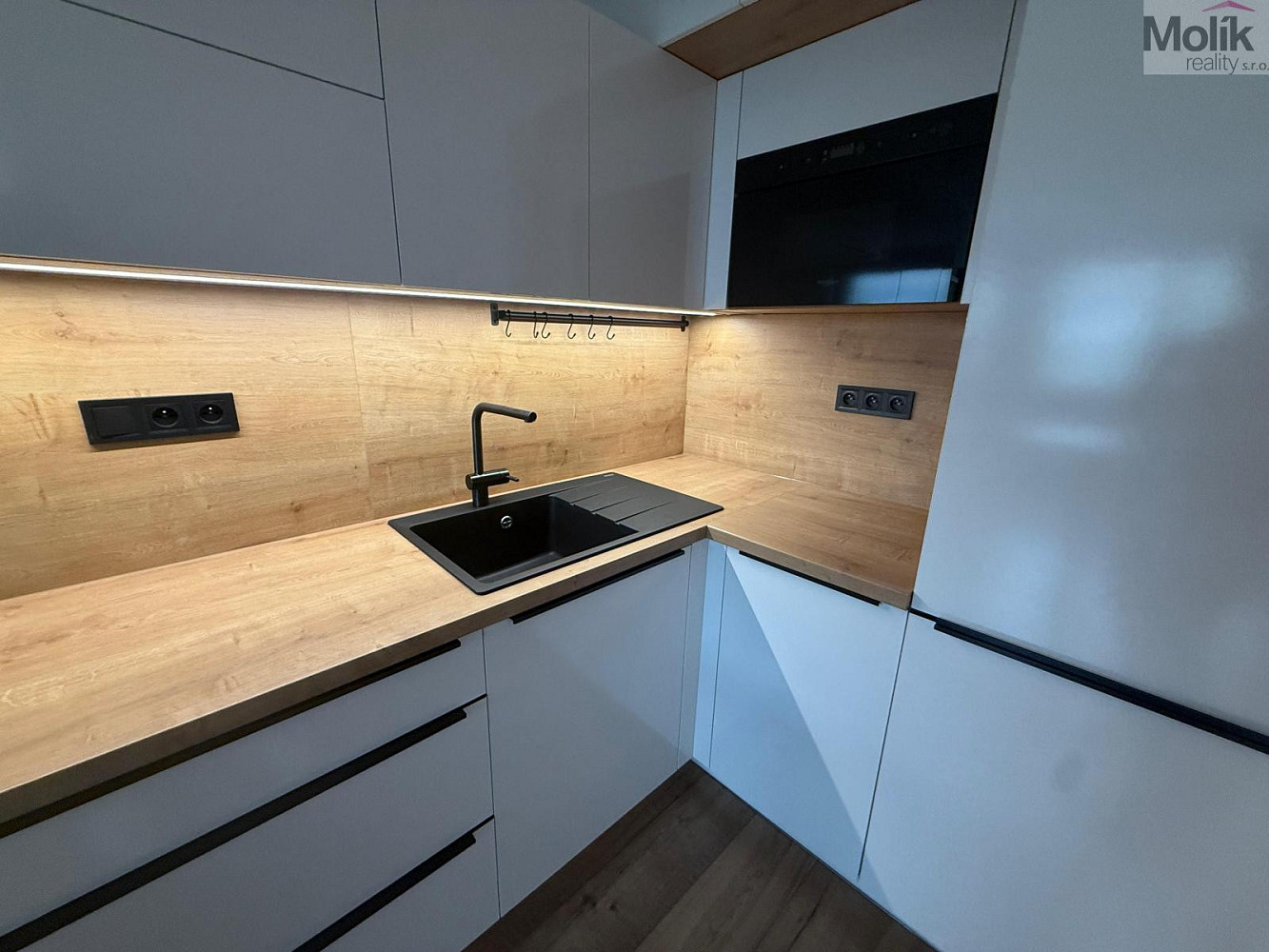Pronájem bytu 2+kk 40 m² – pohled 2