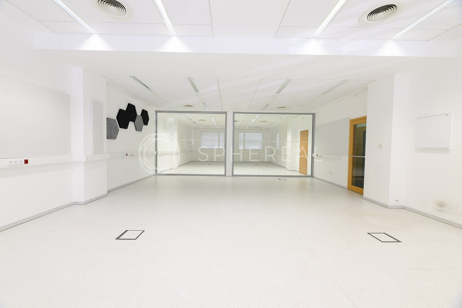 Pronájem kanceláře 219 m² — photo 4