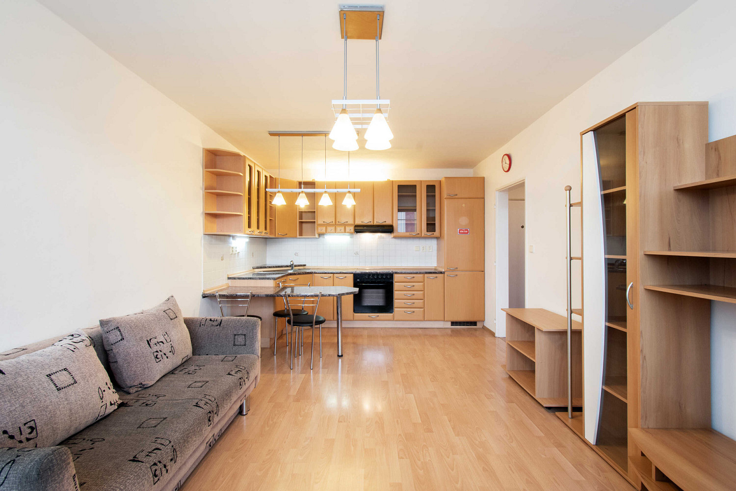 Pronájem bytu 2+kk 37 m² – fotografie 3