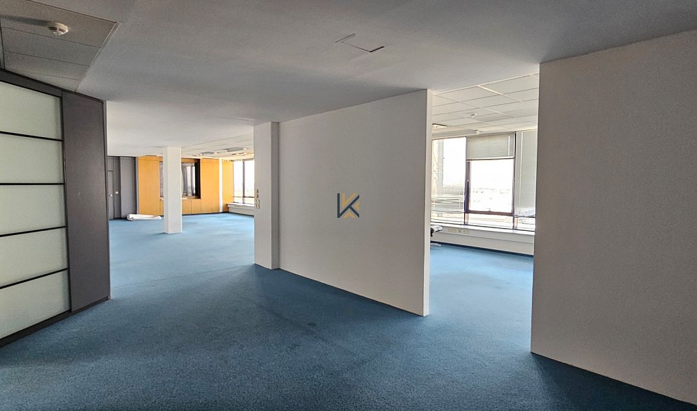 Pronájem kanceláře 322 m², Nupaky – náhled fotky 5