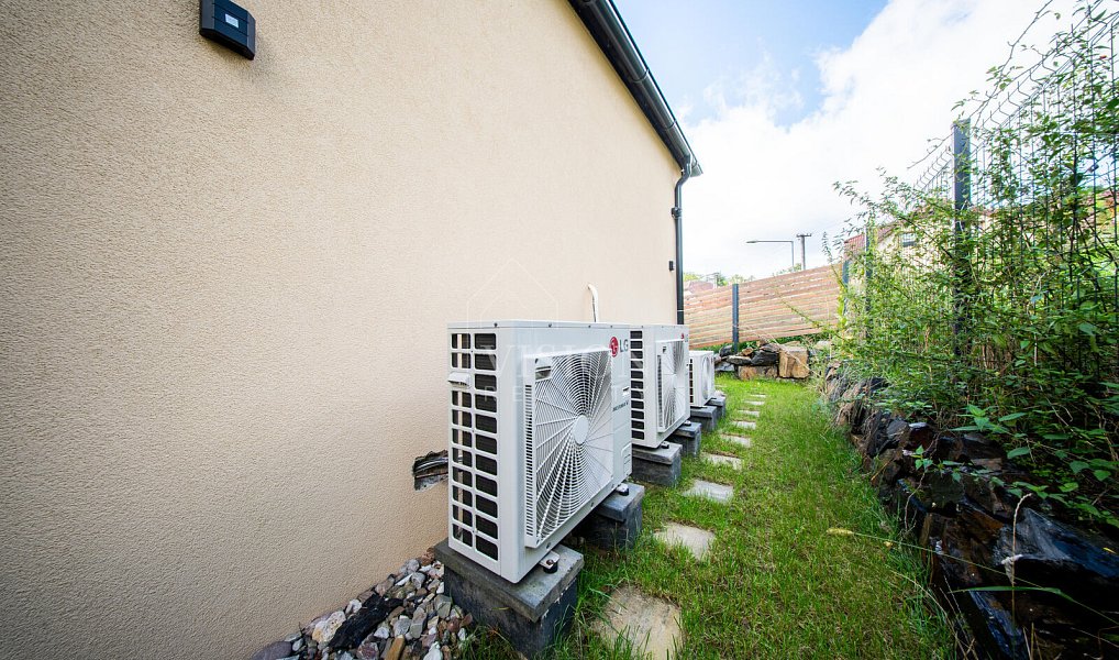 Prodej domu 272 m² s pozemkem 1 091 m², Kamenice – náhled fotky 57