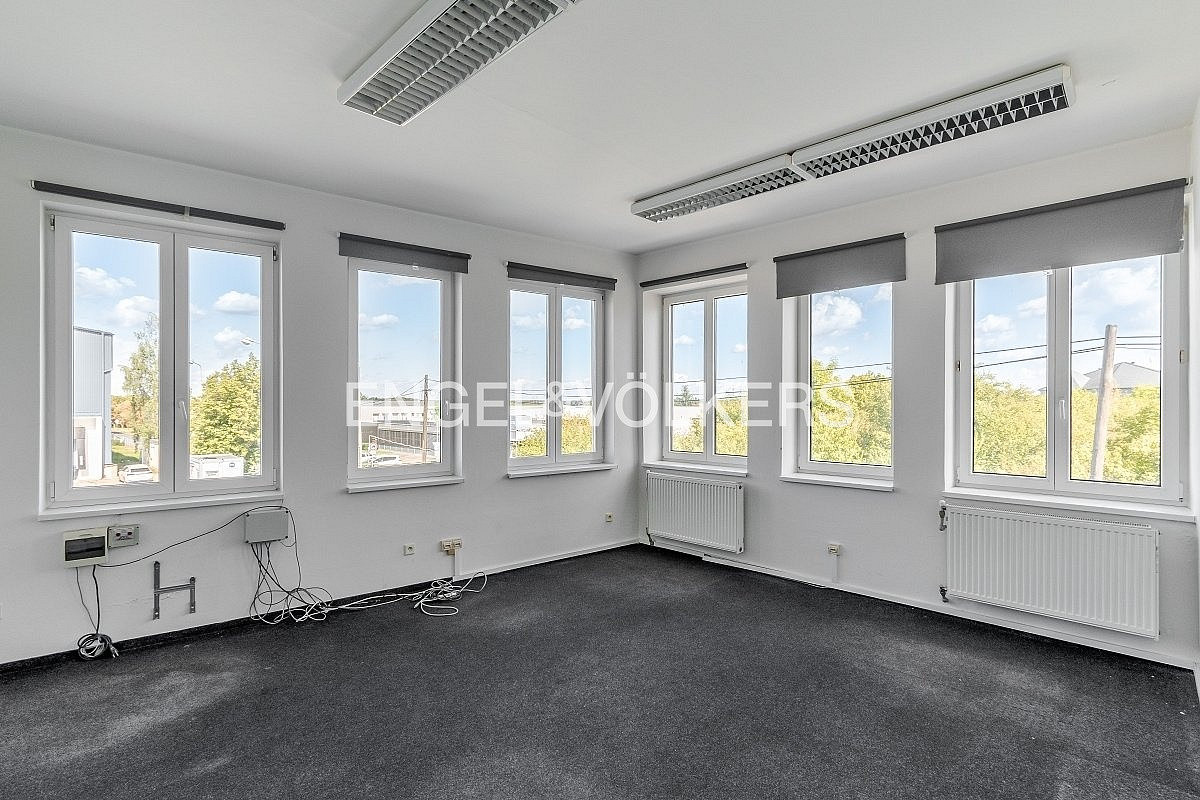 Pronájem skladovacích prostor 4 712 m² – fotografie 3