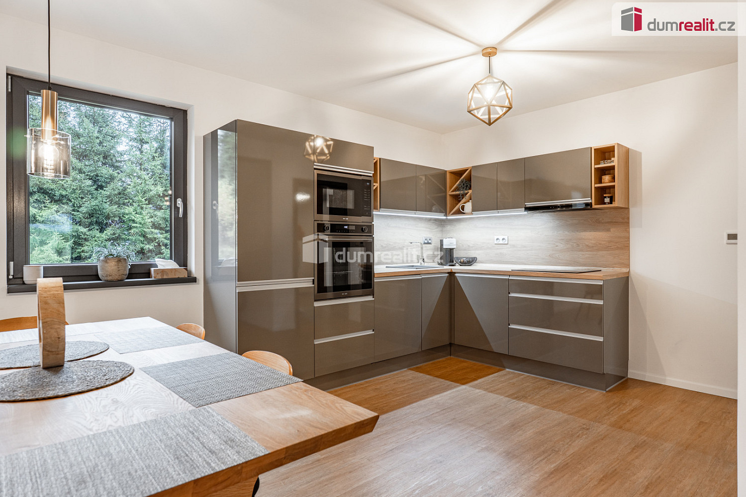 Prodej domu 184 m² s pozemkem 672 m² — photo 2