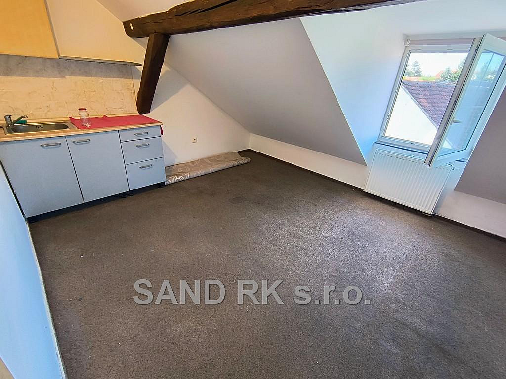 Pronájem bytu 1+kk 20 m² – fotografie 3