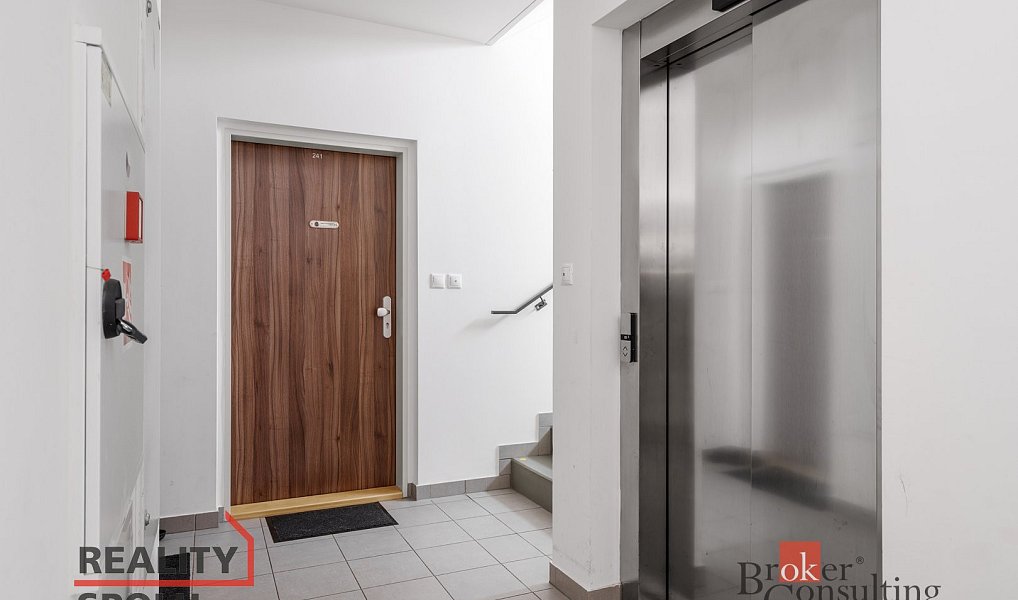 Pronájem bytu 1+kk 37 m², Praha – náhled fotky 13
